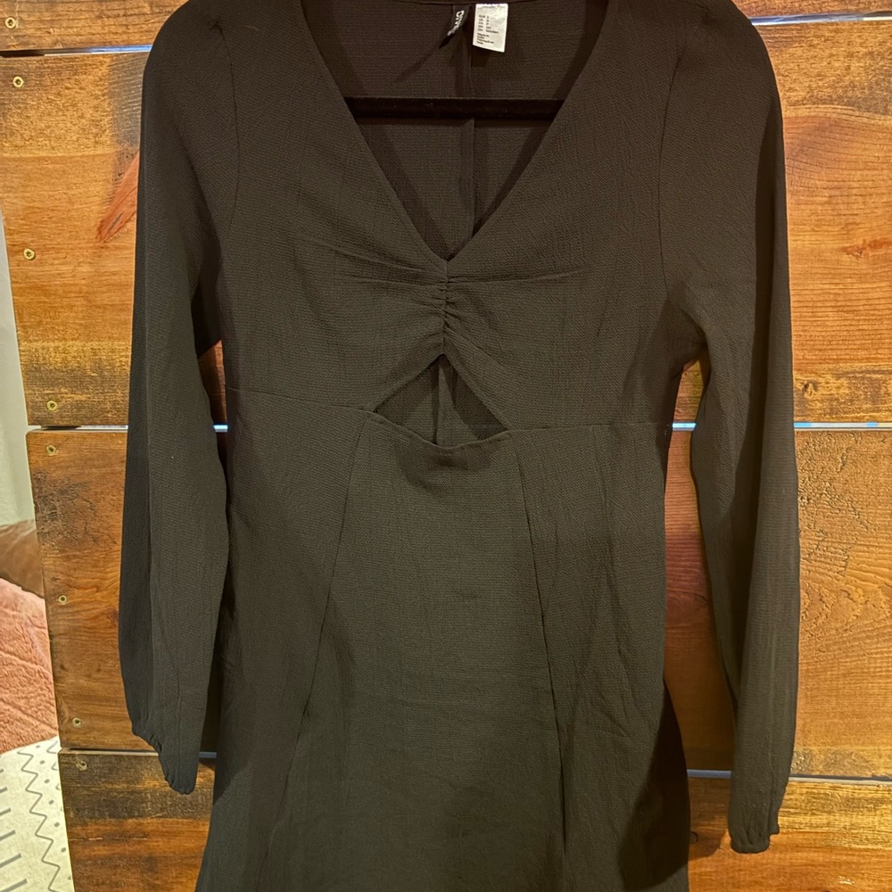 Divided Black Long Sleeve Dress with cutout
